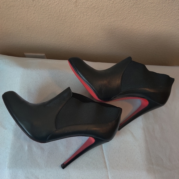 🔥🔥🔥Christian Louboutin Black Leather Booties - Picture 1 of 9